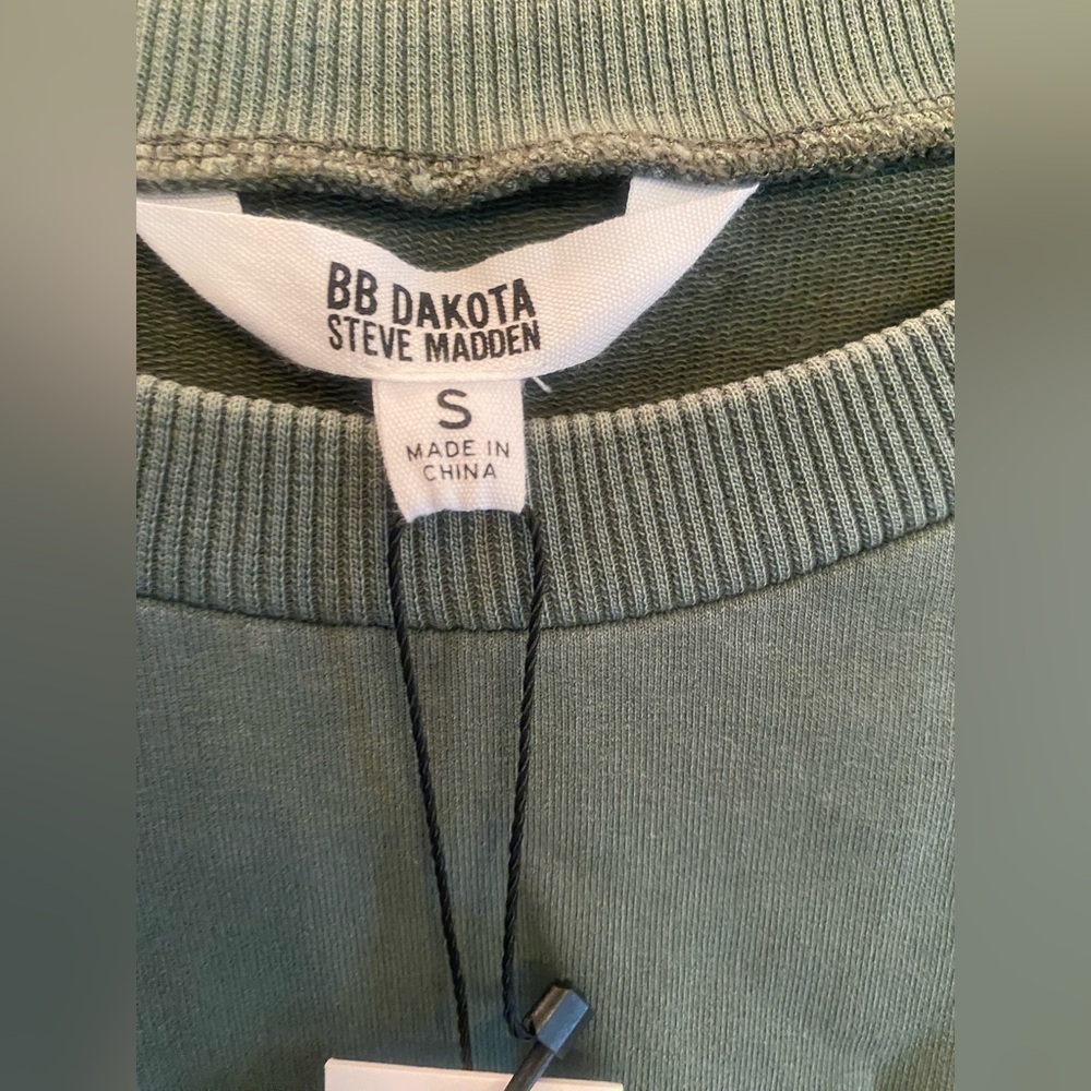 BB Dakota Green Cropped Fitted Long Sleeve pullover - Picture 2 of 6